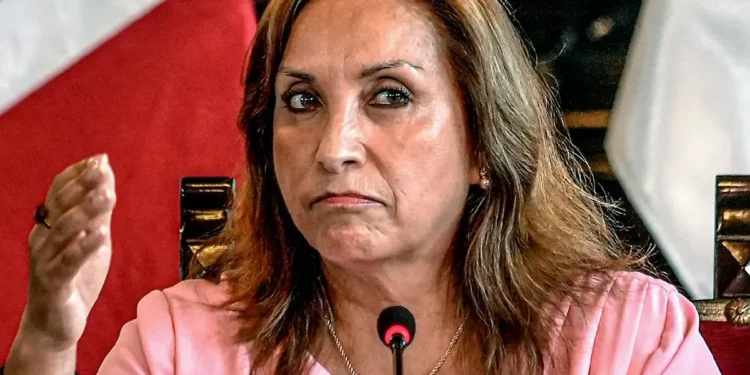 Perú aprueba juicio político de destitución a la presidenta Boluarte