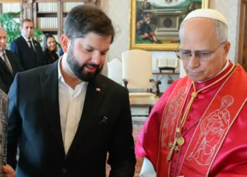 Presidente Boric se reúne con papa León XIV en el Vaticano justo en atmósfera del debate por eutanasia y aborto
