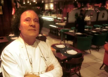 Muere Moncho Neira, fundador de la marisquería Botafumeiro y del cuadrilla Moncho’s