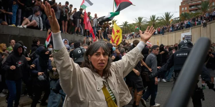 “A los héroes de la flotilla”