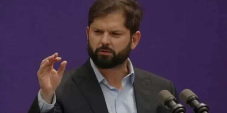 Presidente Boric aborda controversia por cuentas de una guía a una semana de destaparse el caso