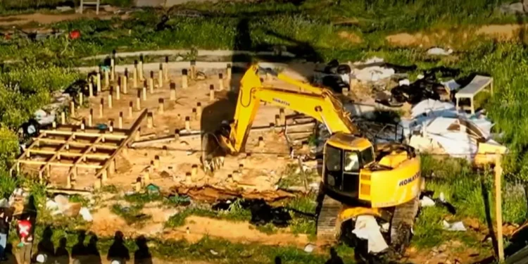 Comenzó demolición de la toma Calicheros en Quilpué