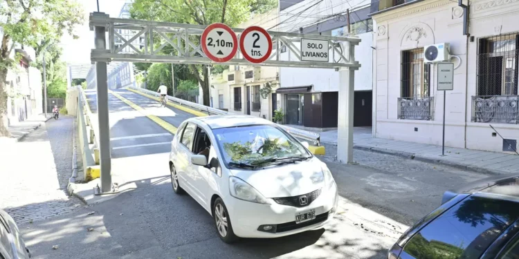 La polémica por el puente ferroviario de 1919 que une tres barrios: qué decisión tomó la ecuanimidad