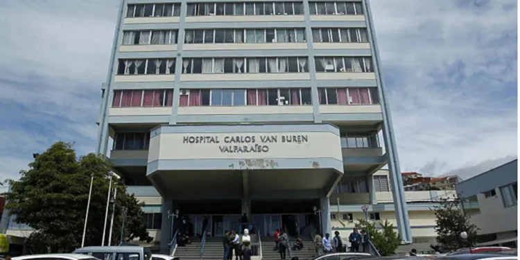 Denuncian a apoderado por apuñalar a menor de 13 años en distracción de colegio de San Antonio