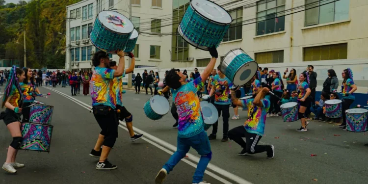 Festival Mil Tambores este fin de semana en Valparaíso convoca a 10 mil artistas y obliga a preliminares especial de limpieza
