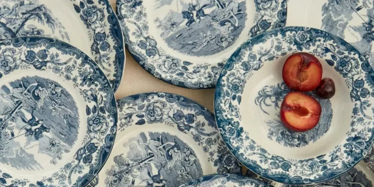 Adiós a la fábrica de porcelana La Cartuja Pickman, símbolo de la cerámica sevillana