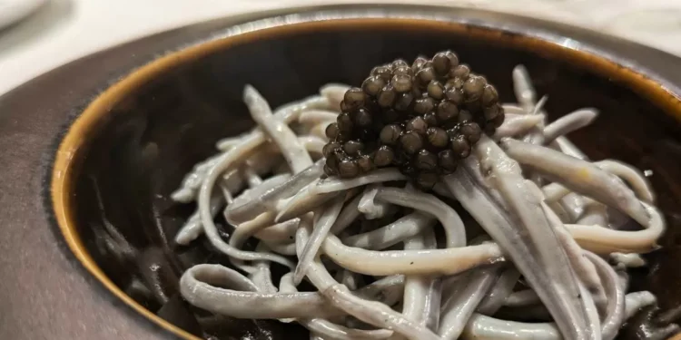 Ana Velasco, periodista: “Imagínate entrar a un bar y ver espina tapa de caviar gratis para animarte a beber y a amainar más en la bebida, así era antes”