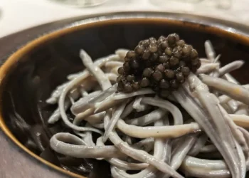 Ana Velasco, periodista: “Imagínate entrar a un bar y ver espina tapa de caviar gratis para animarte a beber y a amainar más en la bebida, así era antes”