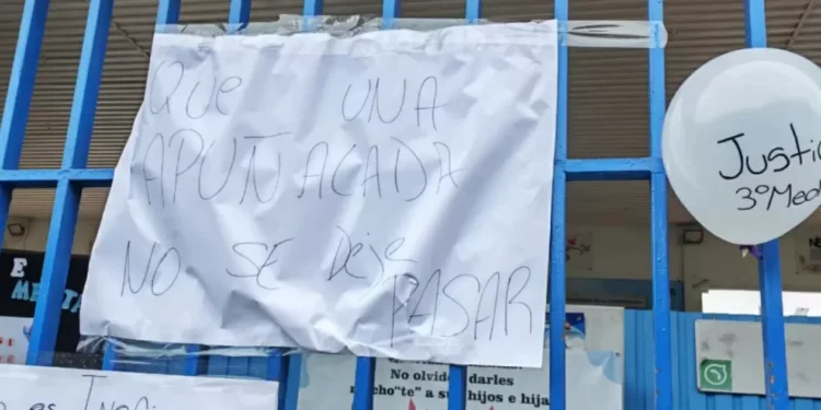 Alumna de seminario de Valparaíso termina con heridas tras agresión con una tijera