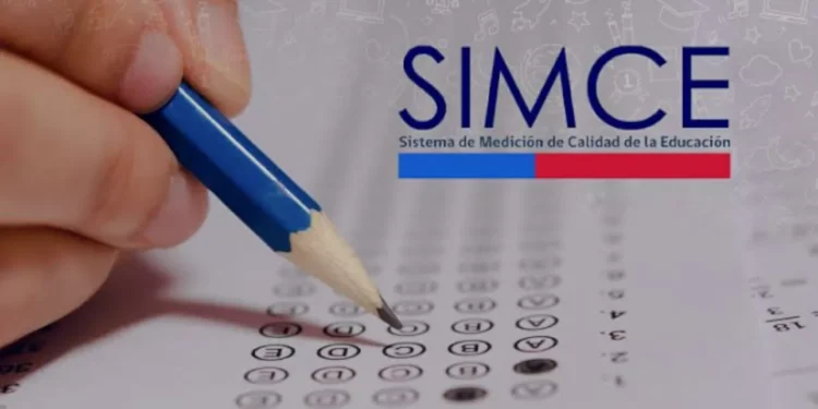 Denuncian que examinadores de prueba Simce en la vida llegaron a varios colegios de la Región Metropolitana