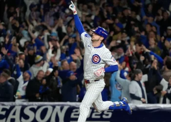 Chicago gana y obliga al Juego 5 ante Milwaukee