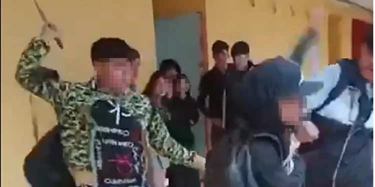 Captan brutal pelea en liceo de Vallenar que incluyó ataque con cuchillo