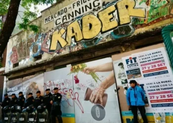 La Ciudad desalojó un predio tomado en Palermo donde funcionó un alhóndiga frigorífico