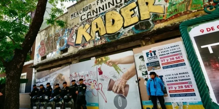 La Ciudad desalojó un predio tomado en Palermo donde funcionó un alhóndiga frigorífico