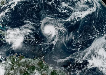 Huracán Humberto se fortalece y pasa a individuo categoría 5 en EEUU