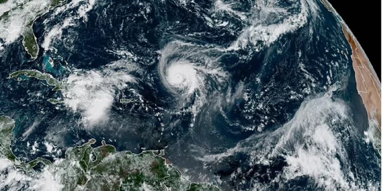 Huracán Humberto se fortalece y pasa a individuo categoría 5 en EEUU