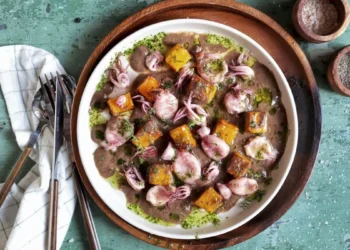 Cananas con tiesto al horno y butifarra negra, un homenaje a los sabores de temporada