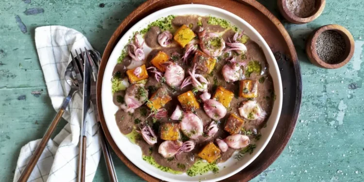 Cananas con tiesto al horno y butifarra negra, un homenaje a los sabores de temporada