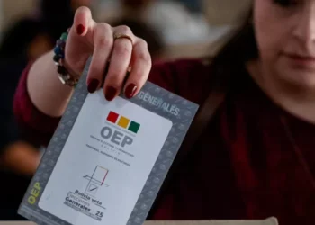 Bolivia elige presidente este domingo en segunda dorso entre opositores, en medio de crisis económica