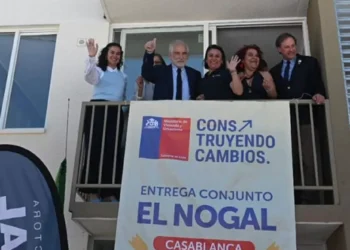 Montes póliza 192 viviendas en Casablanca y celebra cumplimiento del Plan de Emergencia Habitacional
