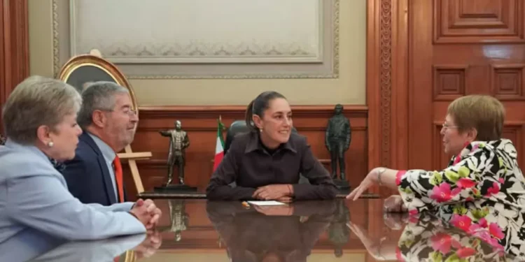 Presidenta de México recibió a Michelle Bachelet tras su nominación a la directiva de la ONU