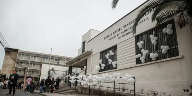 Vecinos de Recoleta realizan cacerolazo para exigir máximo seguridad tras accidente donde falleció menor
