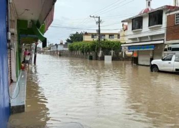 miedo en Veracruz por inundaciones; se desbordan ríos y continúa suspensión de clases