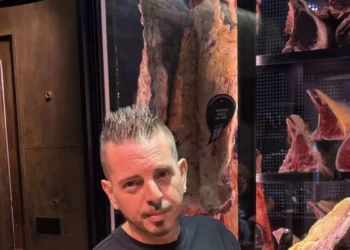 Mariano Sánchez, carnicero: “La gente se fija mucho en el color de la carne y piensa que, si es bonita, ya es la mejor. no obstante lo realmente importante es que tenga unto”