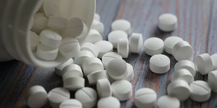 ¿Por qué no debes partir o triturar las pastillas antes de tomarlas?