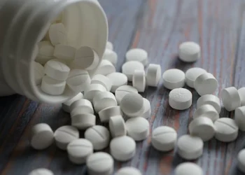 ¿Por qué no debes partir o triturar las pastillas antes de tomarlas?