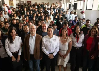 Mario Delgado encabezó asamblea para presentar la nueva beca ‘Gertrudis Bocanegra’
