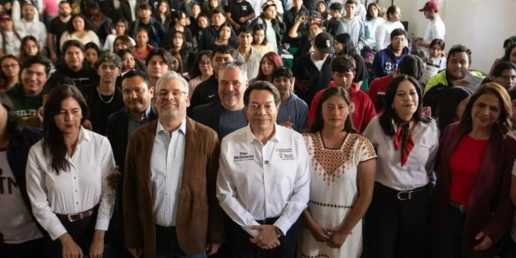 Mario Delgado encabezó asamblea para presentar la nueva beca ‘Gertrudis Bocanegra’