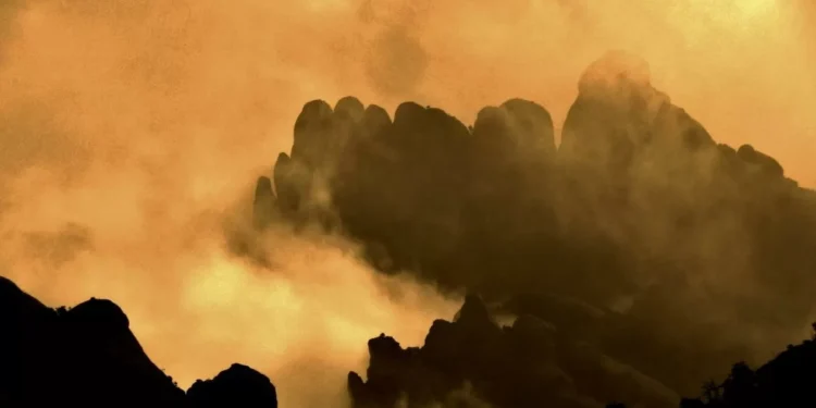 Las agujas de Montserrat entre la niebla