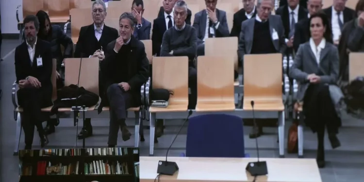 Una familia en el banquillo