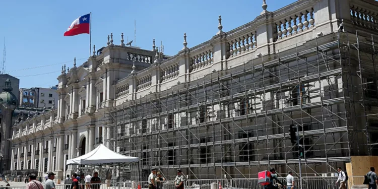 Municipalidad de Santiago ordena paralización inmediata de obras en La Moneda por no comunicar con permisos