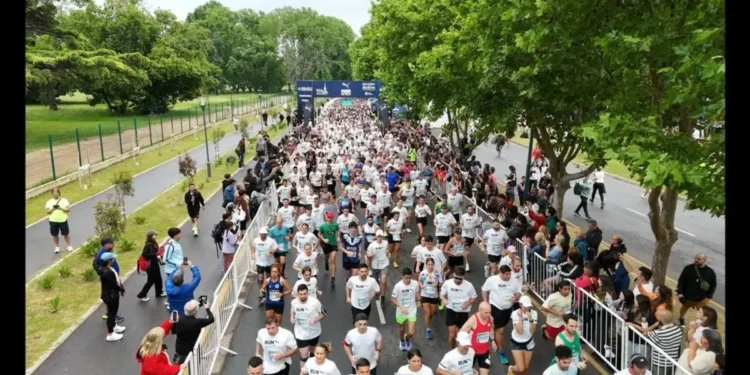 Con un récord de 5.000 participantes y atletas de elite, se corrieron los 10 K de santo Isidro