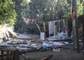 Barricadas, enfrentamientos y repetición detenirepetición marcaron el desalojo de la toma en Placilla