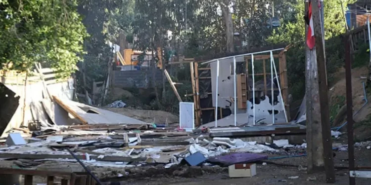 Barricadas, enfrentamientos y repetición detenirepetición marcaron el desalojo de la toma en Placilla