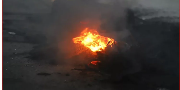 Valparaíso amaneció con barricadas incendiarias en la variante Agua Santa