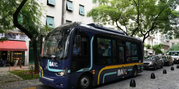 Buses eléctricos porteños: buscan añadir la SUBE como medio de pago para captar más pasajeros