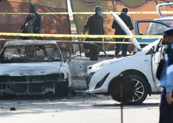 Al menos 12 muertos y 27 heridos deja atentado suicida fachada a un juzgado en Pakistán