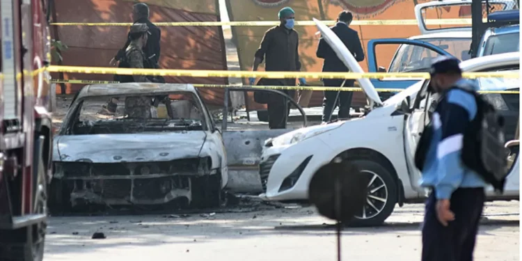 Al menos 12 muertos y 27 heridos deja atentado suicida fachada a un juzgado en Pakistán