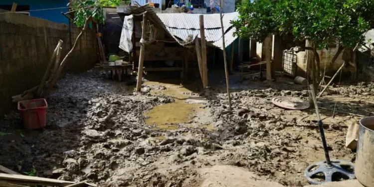Siguen los estragos por inundaciones en zonas de Álamo y Poza Rica