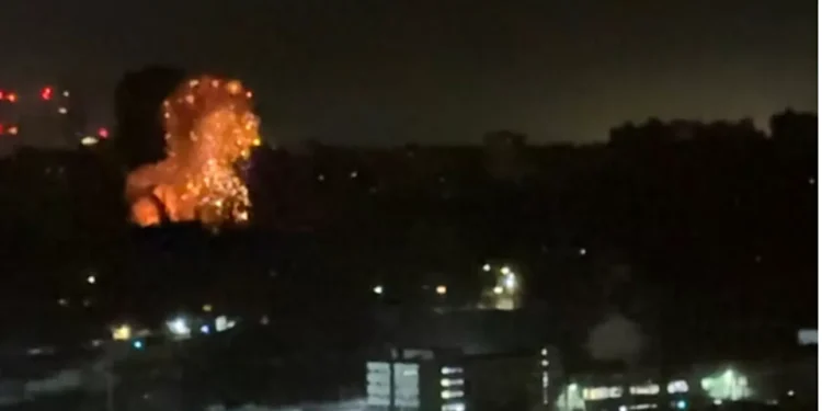 Un tocho y al menos 15 heridos por ataque masivo ruso contra capital de Ucrania