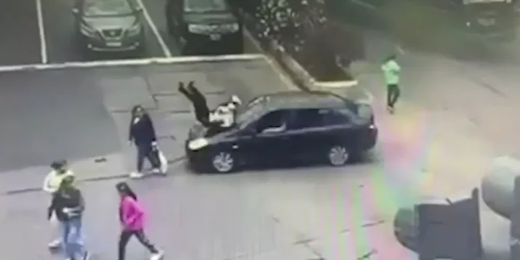 De qué acusan al conductor que atropelló a tres mujeres en Lanús y qué dice la ley sobre avivar en ojotas