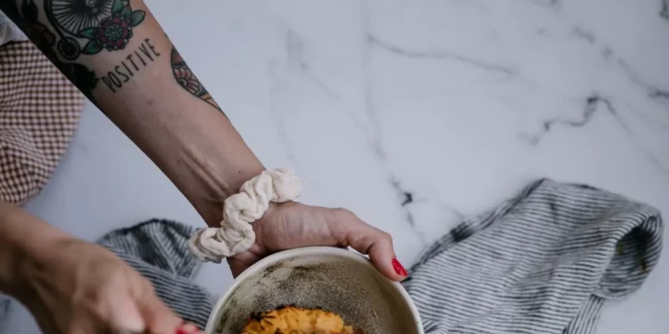 Pastel de boniato con boloñesa de lentejas y guisantes, espina deliciosa reinterpretación del clásico ‘shepherd’s pie’