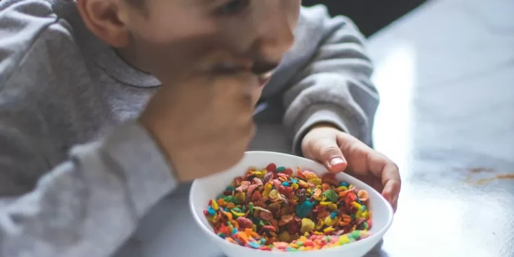 Más de la centro de los alimentos infantiles en España supera los límites de azúcar indicados