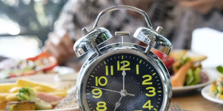 ¿Tiene sentido comer el chocolate a las cuatro de la tarde, cuando mejor funciona el hígado, y evitar el pinrel por la noche?