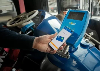 Habilitan fertilizar con QR, tarjetas y billeteras virtuales en 54 líneas de colectivos del conurbano: cuáles son y por dónde van
