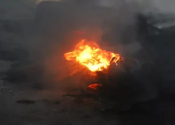 Valparaíso amaneció con barricadas incendiarias en la variante Agua Santa